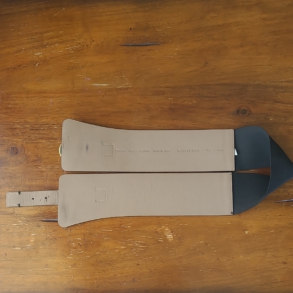 Ann Taylor Elegant Black Leather Belt - Picture 3 of 11